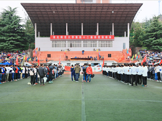 【半岛(中国)官方】淮北师大第四十二届田径运动员在秋雨中展开竞赛