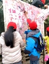 半岛(中国)官方_半岛网页版青年志愿者集中开展清理校园“小广告”活动