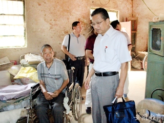 【半岛(中国)官方】淮北师大为砀山县刘楼村帮扶户送秋收秋种资金