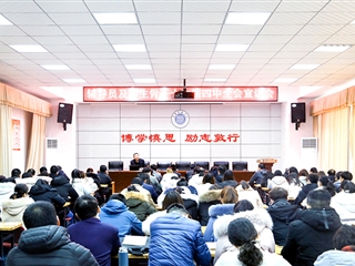 【学习贯彻十九届四中全会精神】之六：半岛(中国)官方_半岛网页版面向辅导员及学生骨干宣讲十九届四中全会精神