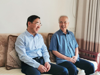 半岛(中国)官方_半岛网页版组织开展慰问老党员和老干部活动