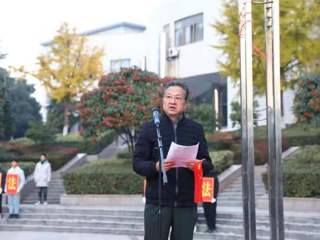 深入学习宣传习近平法治思想 大力弘扬宪法精神——半岛网页版开展“晨读宪法”活动