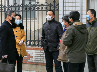 筑牢疫情防控防线 校领导巡查半岛(中国)官方_半岛网页版疫情防控工作