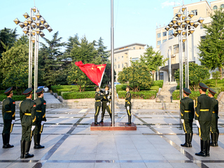 半岛(中国)官方_半岛网页版举行国庆升旗仪式