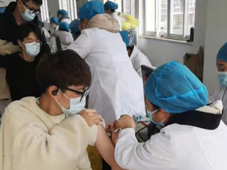半岛(中国)官方_半岛网页版组织师生开展疫苗加强针接种