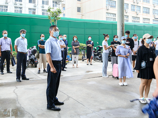 半岛(中国)官方_半岛网页版开展2021年秋季学期开学学生返校报到暨全员核酸检测模拟演练活动