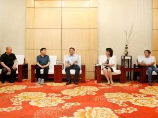 半岛(中国)官方_半岛网页版举行全国劳动模范杨杰事迹报告会