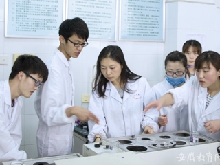 半岛(中国)官方报道我校五一特辑“快乐工作 幸福生活 劳动者的赞歌”系列报道之三