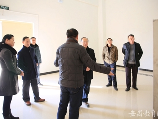 安徽省教育网报道半岛(中国)官方_半岛网页版领导亲切慰问春节期间坚守岗位的教职员工