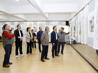【主题教育】半岛(中国)官方_半岛网页版老年大学举办主题教育书画展