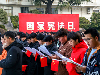 半岛(中国)官方_半岛网页版开展“宪法晨读”活动